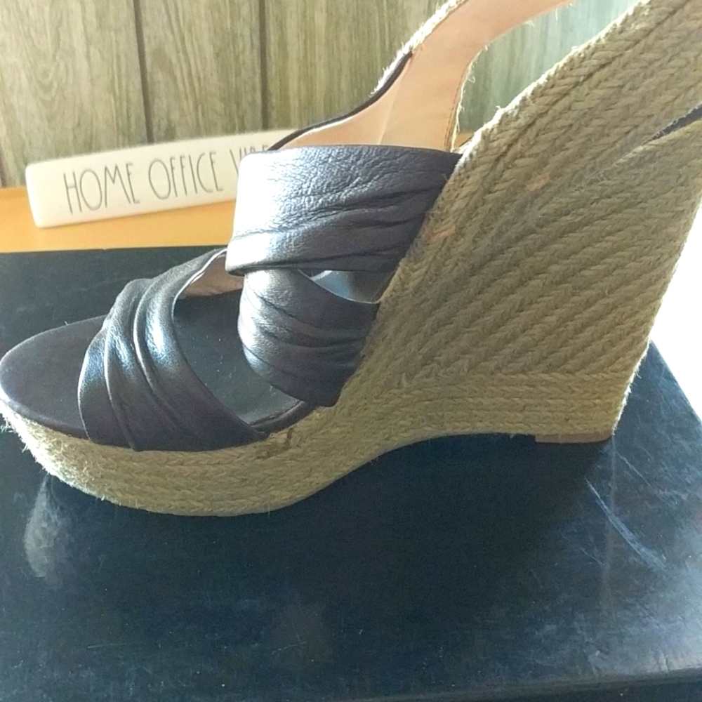 Size 10 Brown sandal with woven heel platform shoe